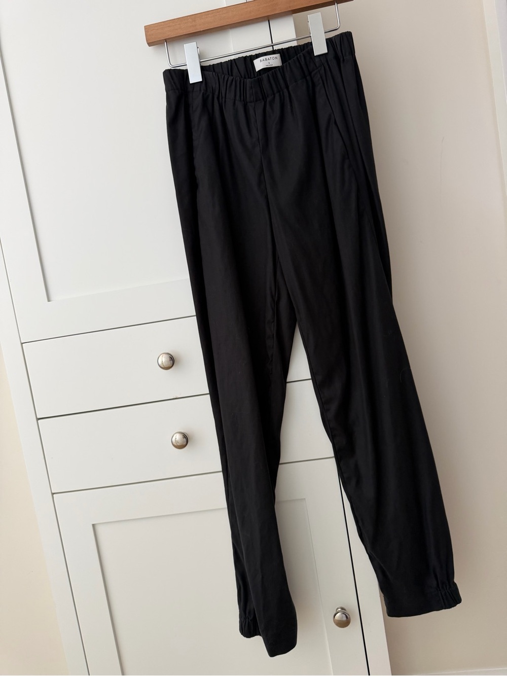 Babaton Aritzia Black Ankle-Cropped Casual and Elegant Pants
